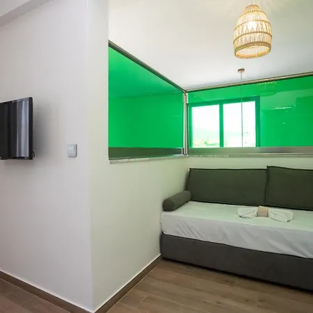 Amalia Deluxe Vrasná