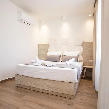 Amalia Deluxe * Vrasná